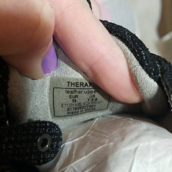 NWT THERAFIT Francesca Walking Shoe in black - Picture 9 of 9